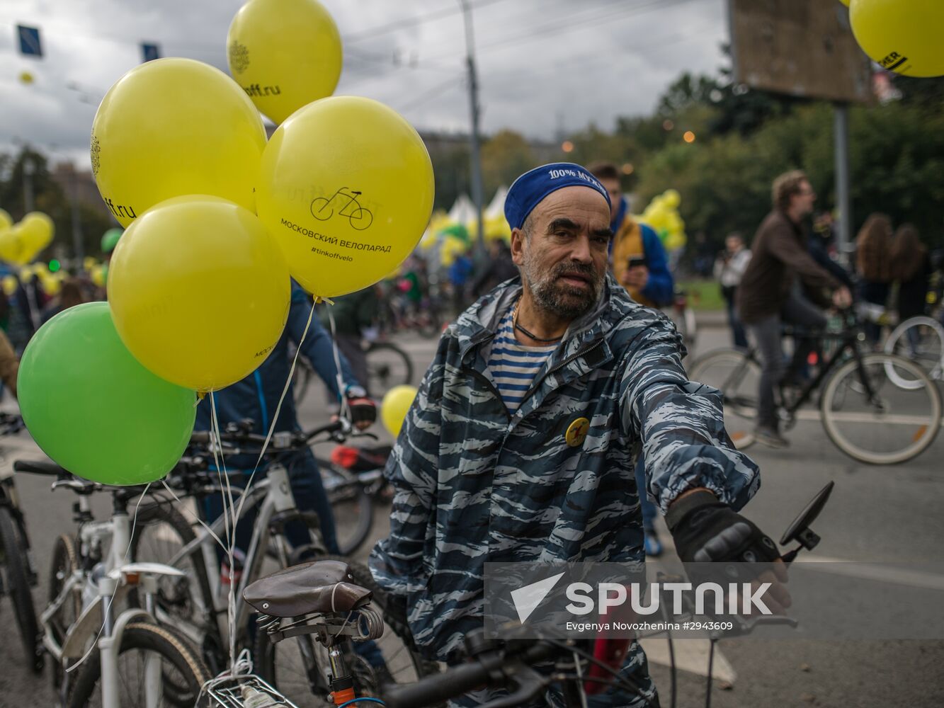 Fall cycling parade in Moscow