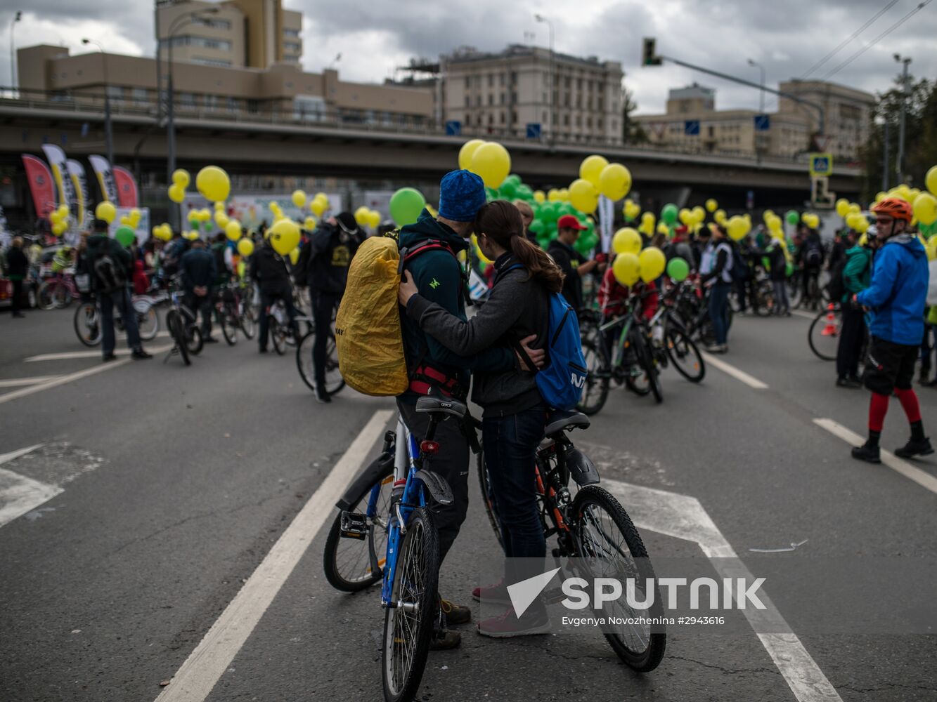 Fall cycling parade in Moscow
