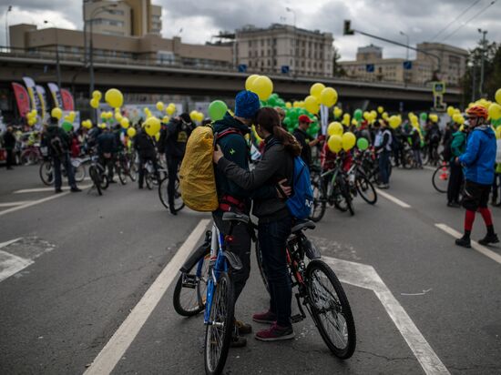 Fall cycling parade in Moscow