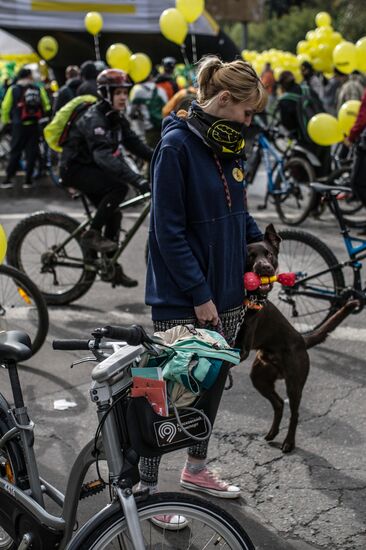 Fall cycling parade in Moscow