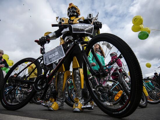 Fall cycling parade in Moscow