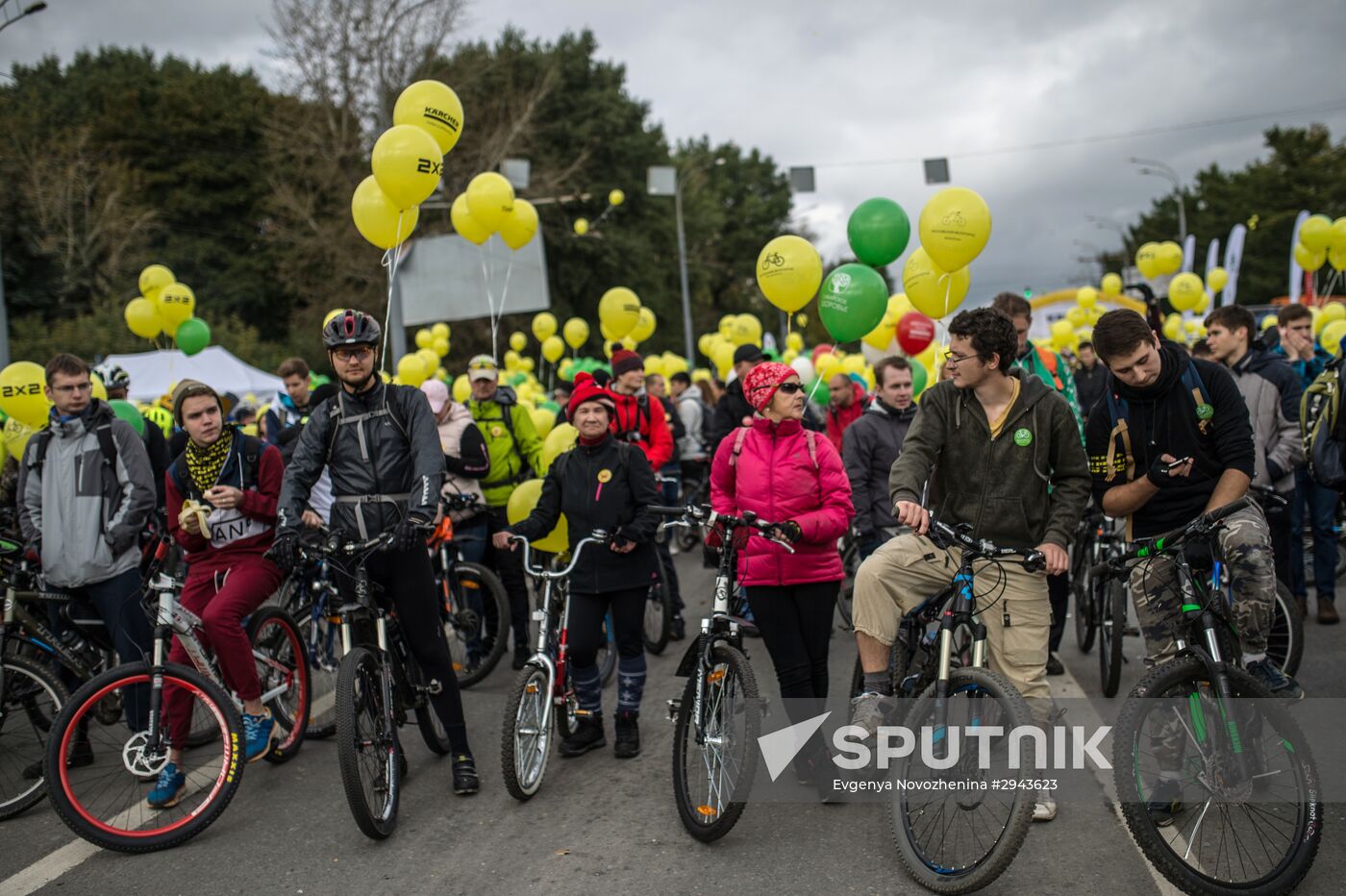 Fall cycling parade in Moscow