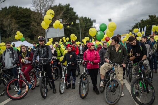 Fall cycling parade in Moscow