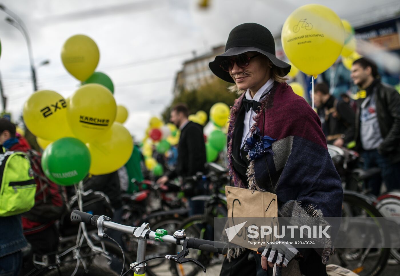 Fall cycling parade in Moscow