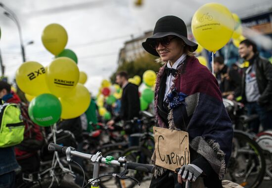 Fall cycling parade in Moscow