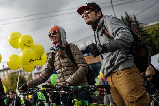 Fall cycling parade in Moscow