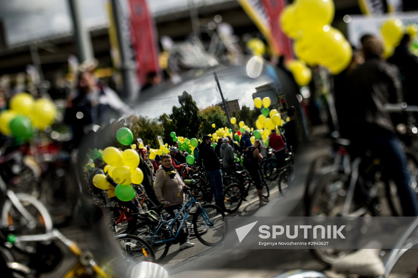 Fall cycling parade in Moscow