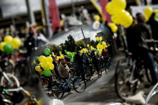 Fall cycling parade in Moscow