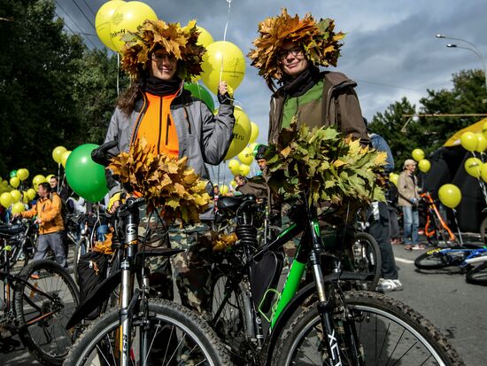 Fall cycling parade in Moscow