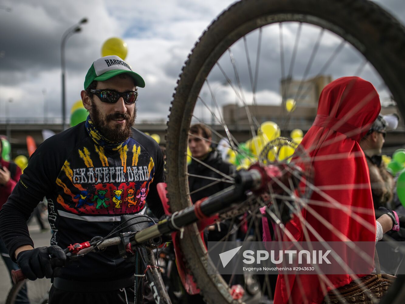 Fall cycling parade in Moscow