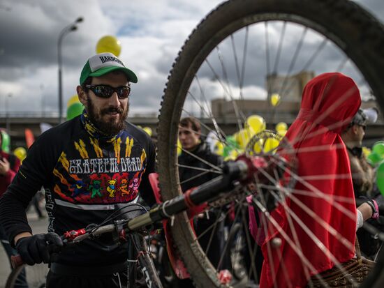 Fall cycling parade in Moscow