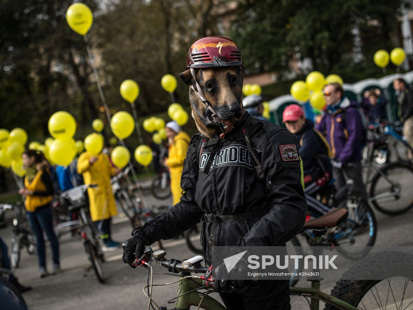 Fall cycling parade in Moscow