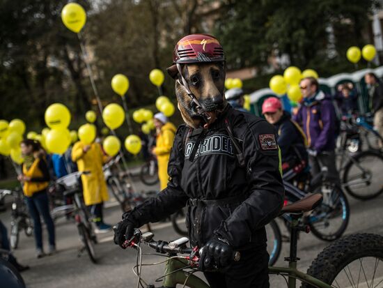 Fall cycling parade in Moscow