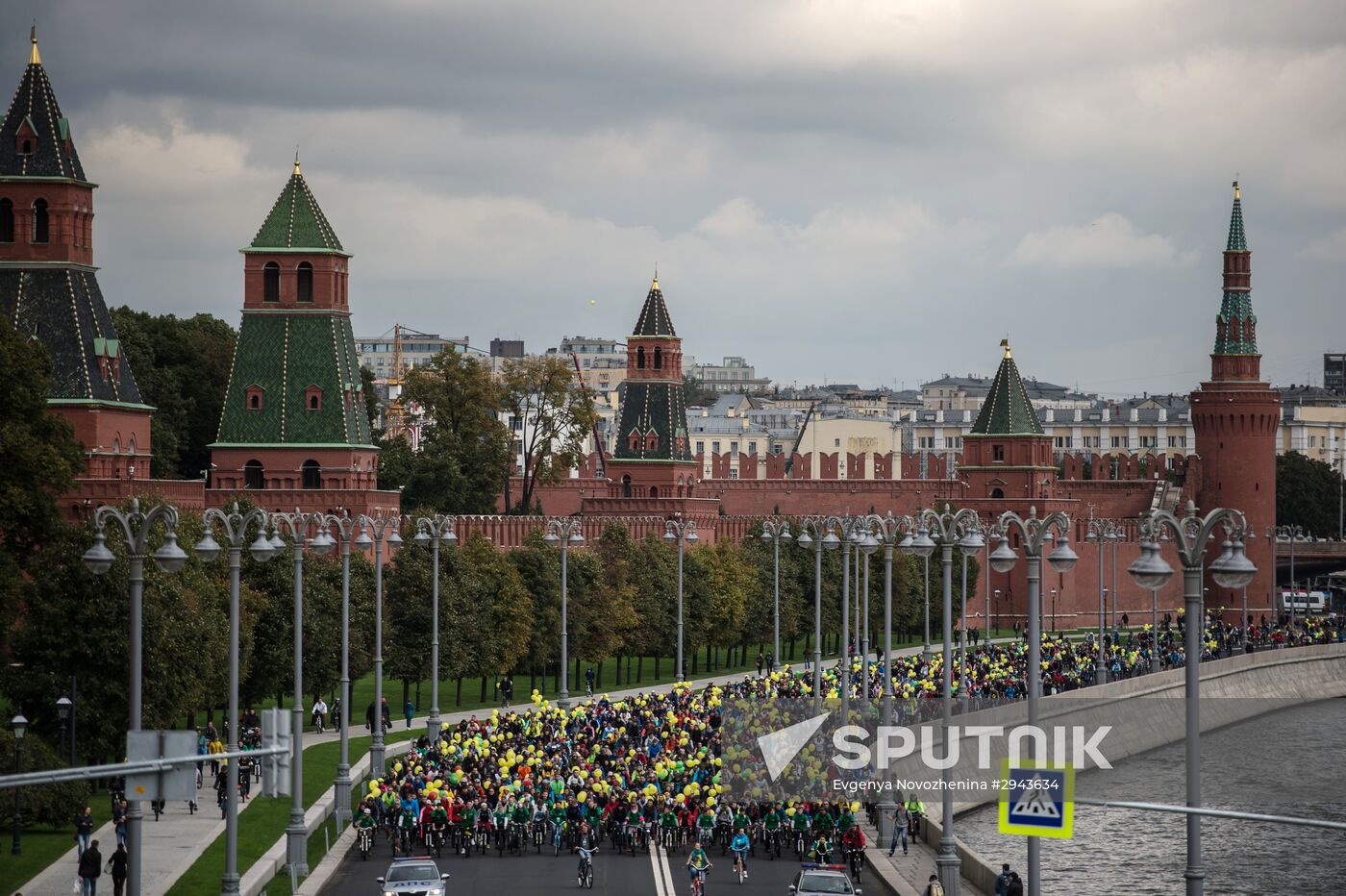 Fall cycling parade in Moscow