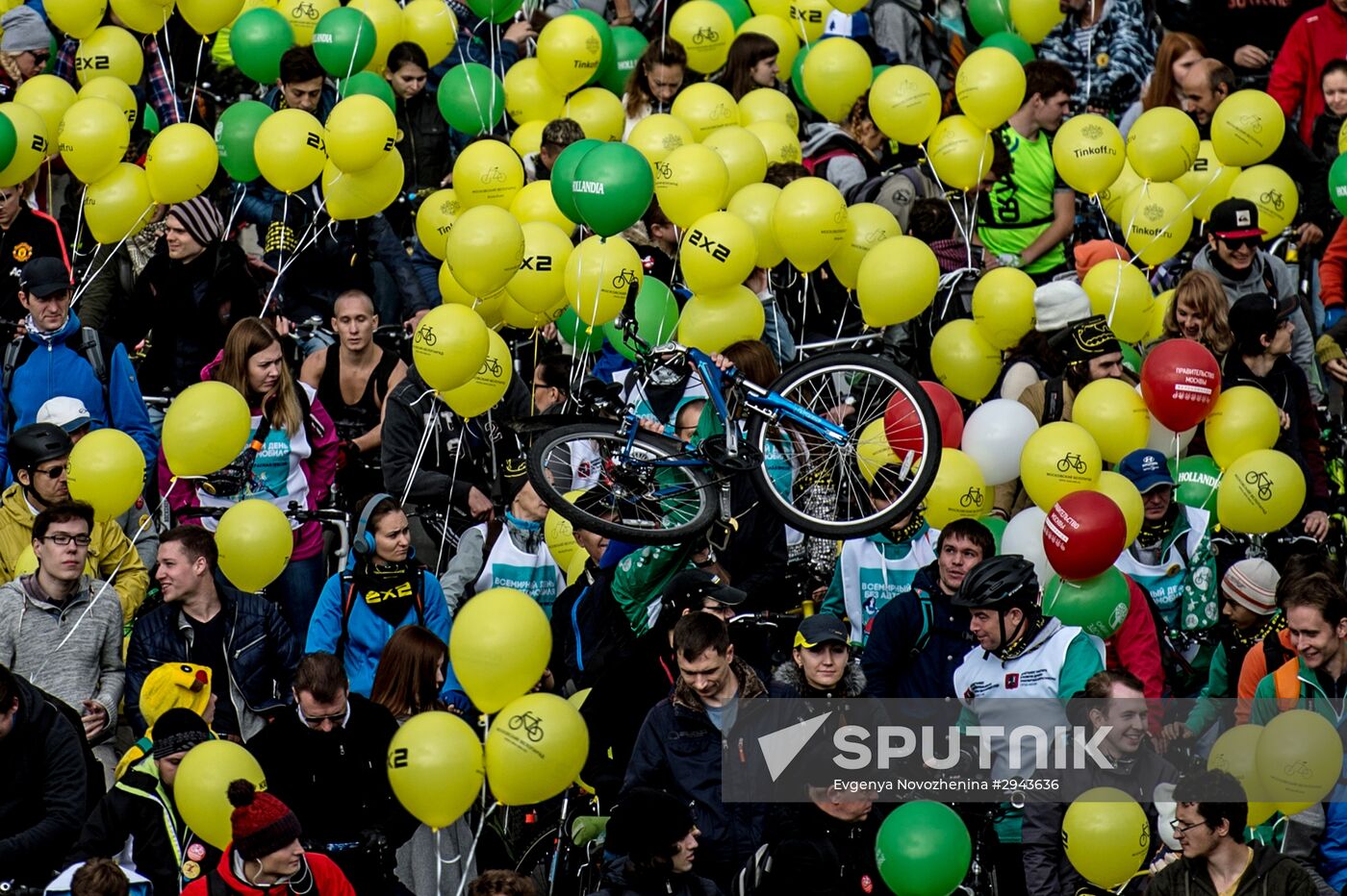 Fall cycling parade in Moscow