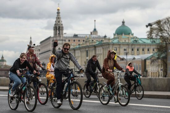 Fall cycling parade in Moscow