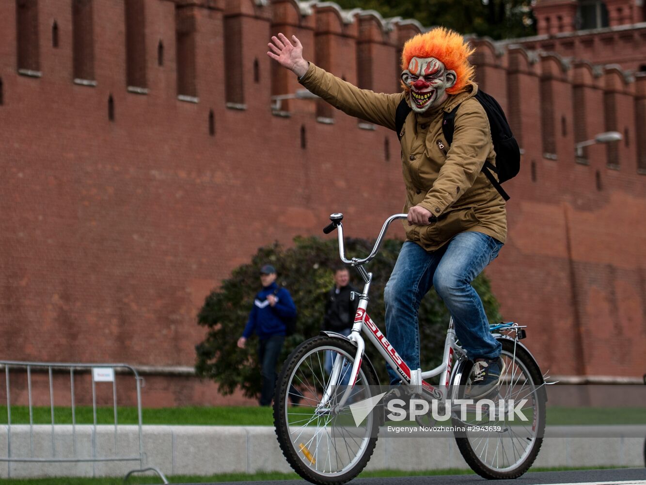 Fall cycling parade in Moscow