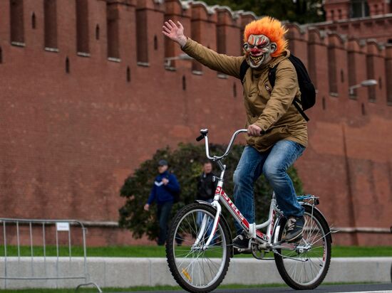 Fall cycling parade in Moscow