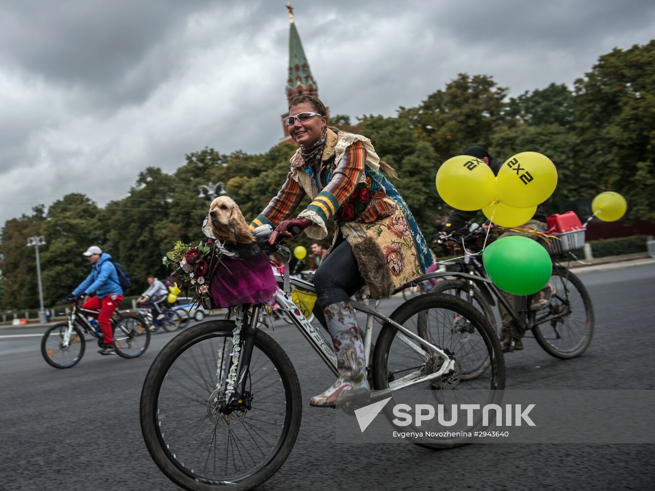 Fall cycling parade in Moscow