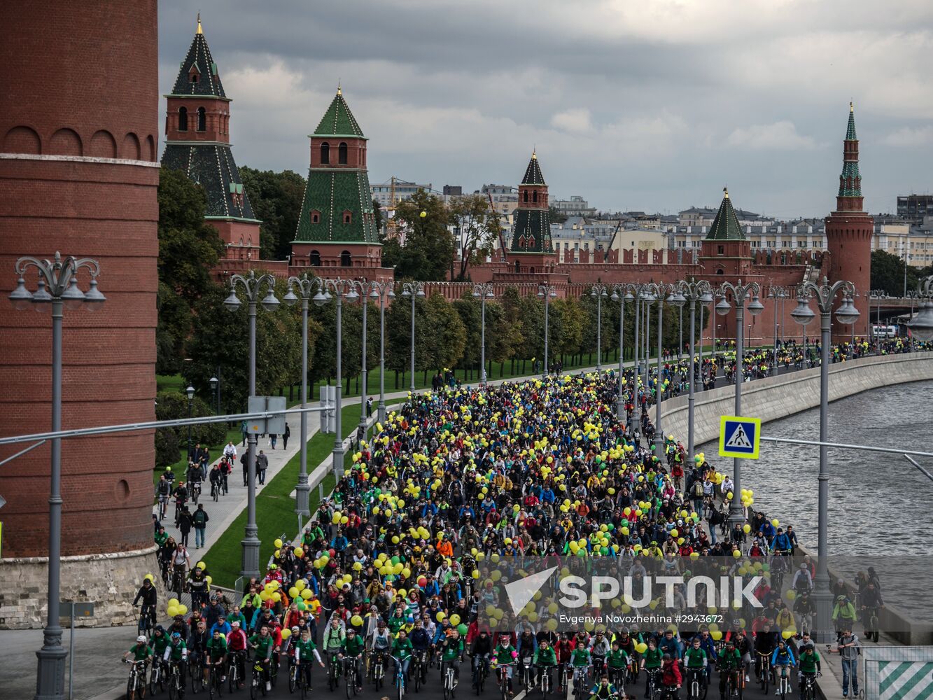 Fall cycling parade in Moscow