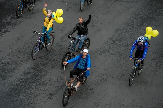 Fall cycling parade in Moscow