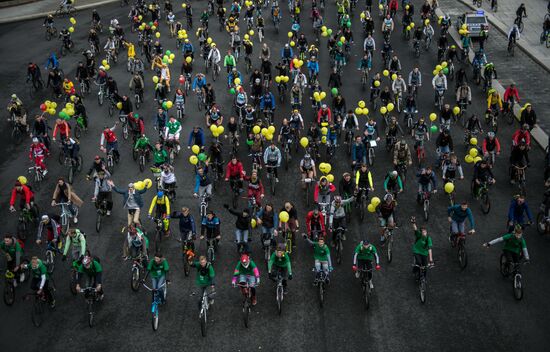 Fall cycling parade in Moscow