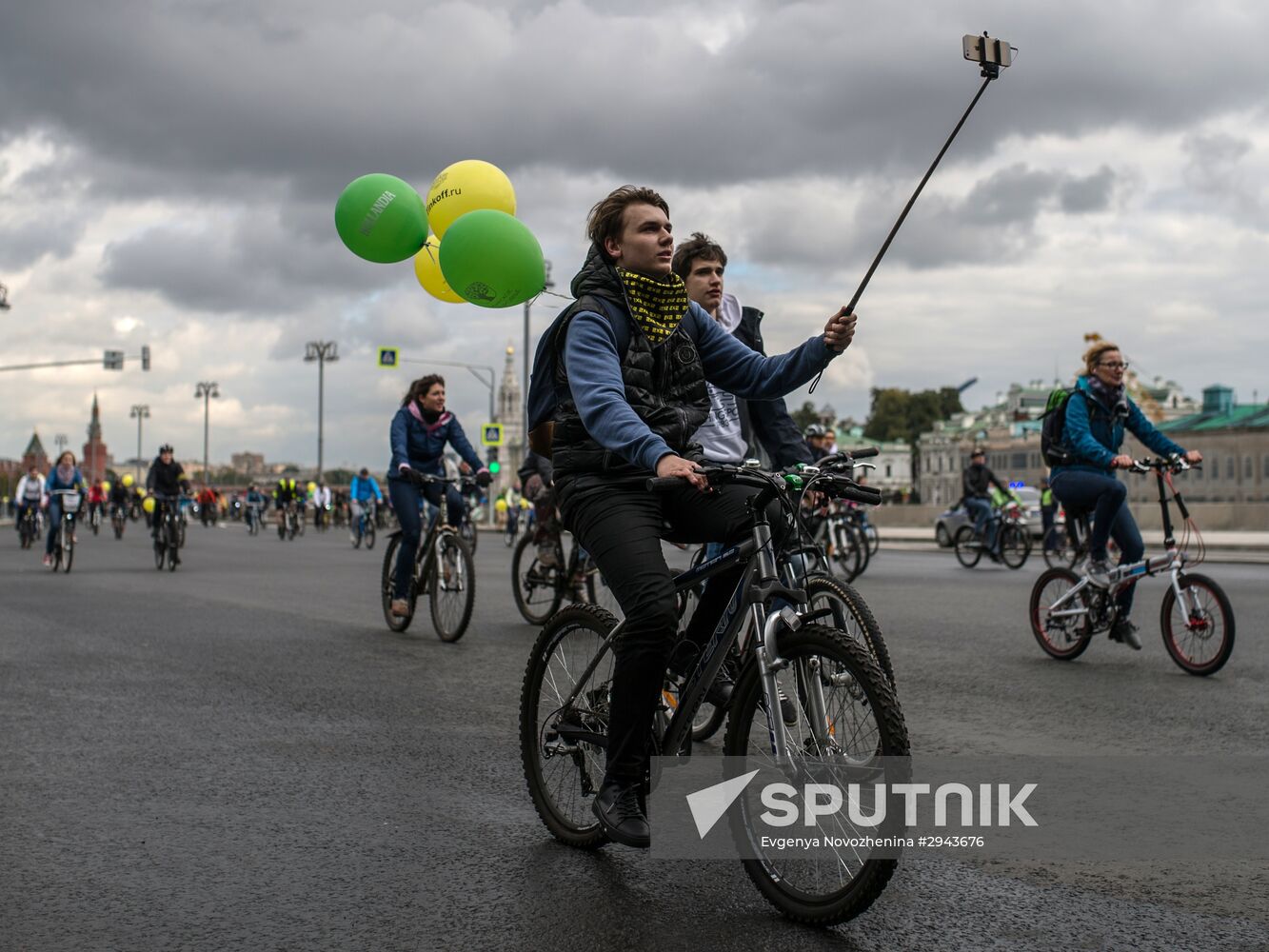 Fall cycling parade in Moscow