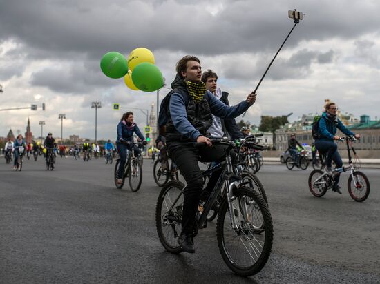Fall cycling parade in Moscow