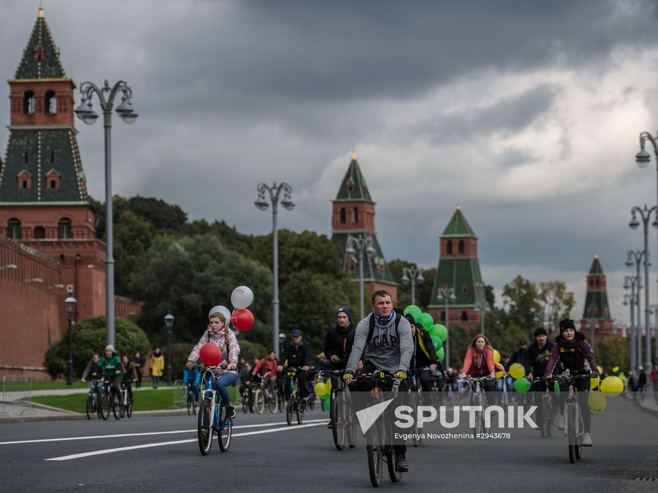 Fall cycling parade in Moscow