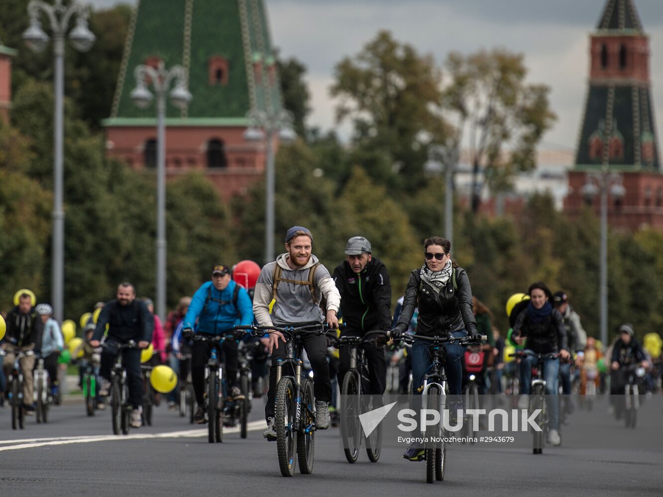 Fall cycling parade in Moscow