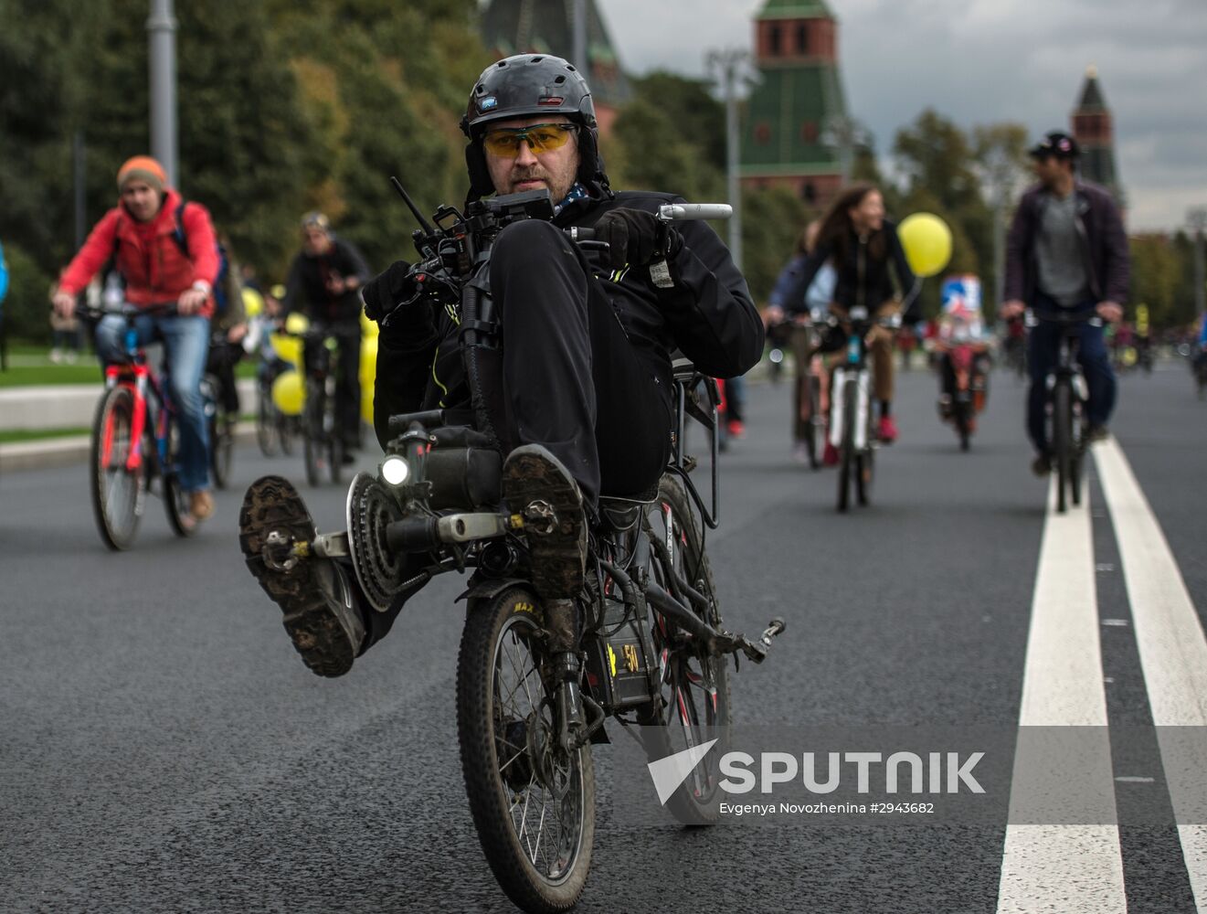 Fall cycling parade in Moscow