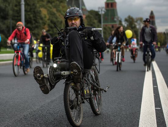 Fall cycling parade in Moscow