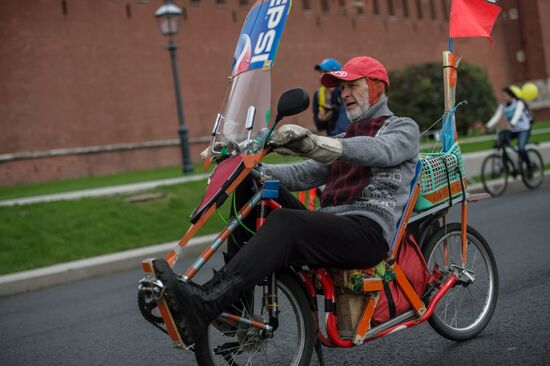 Fall cycling parade in Moscow