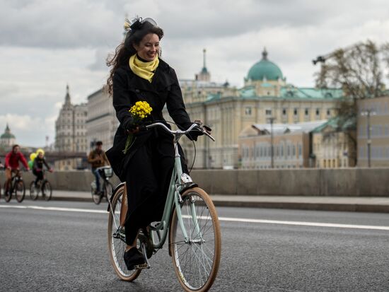 Fall cycling parade in Moscow