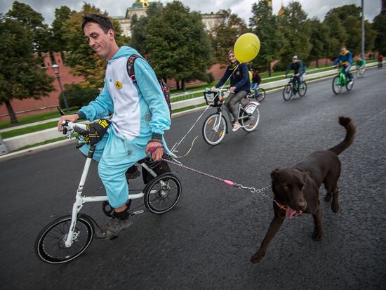 Fall cycling parade in Moscow