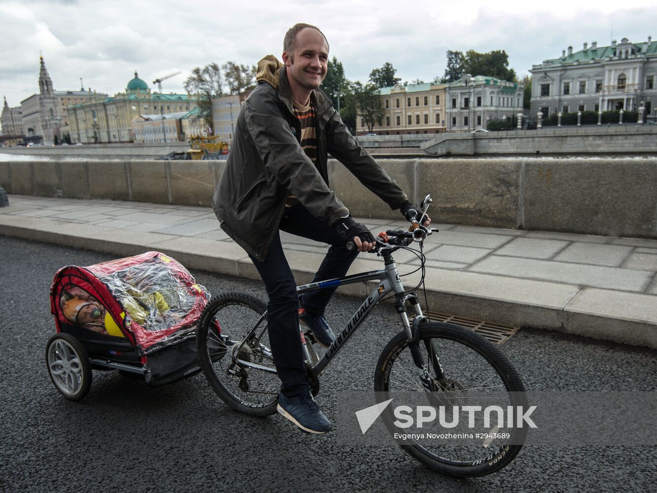 Fall cycling parade in Moscow