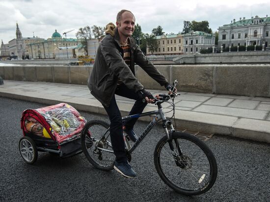Fall cycling parade in Moscow
