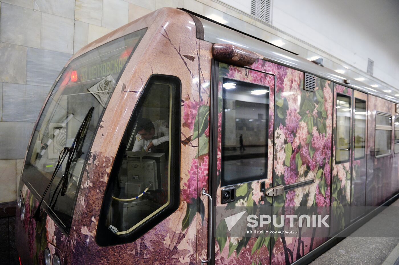 'Watercolor' train enters services in Moscow Metro