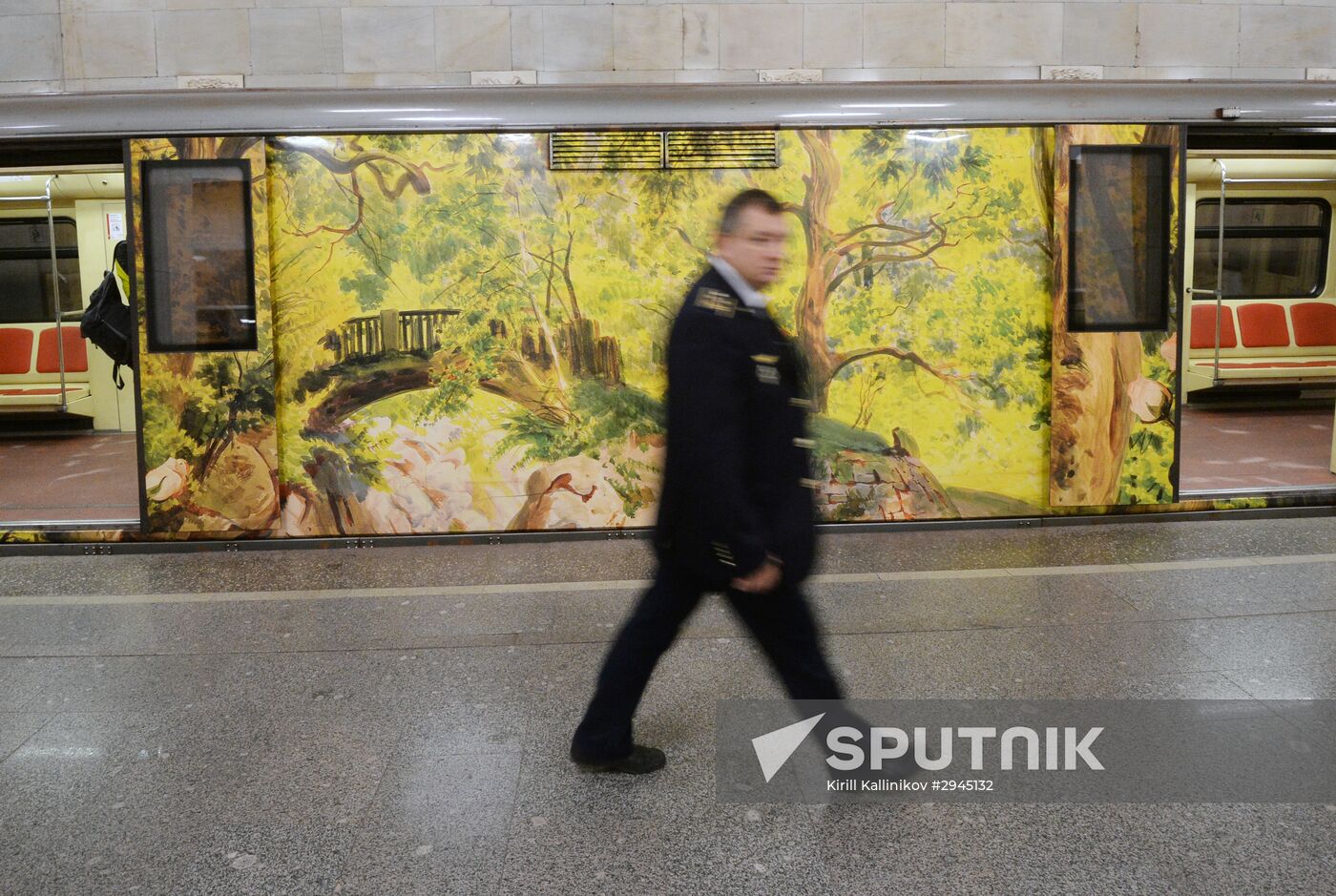 Launch of Aquarelle (watercolours) train with revised "City in pictures" exposition