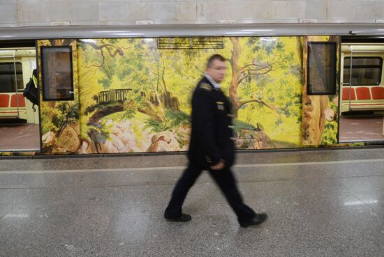 Launch of Aquarelle (watercolours) train with revised "City in pictures" exposition