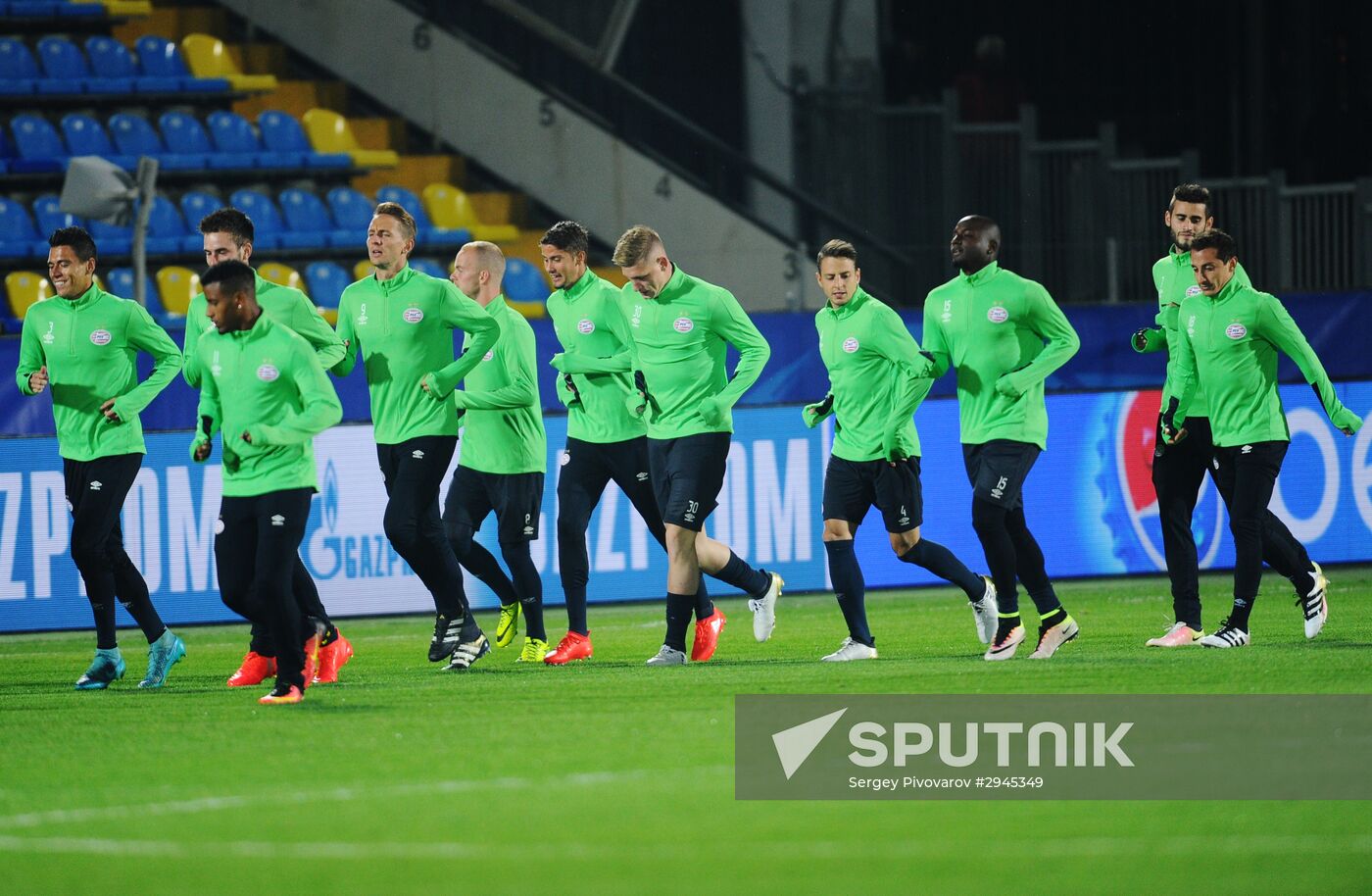 Football. League of Champions. PSV holds training session