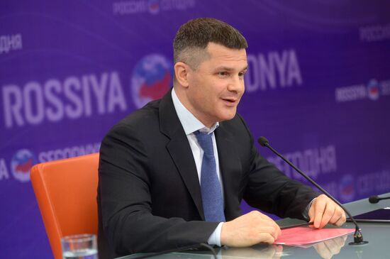 Briefing with Chairman of Board of Moscow Domodedovo Airport Dmitry Kamenshchik