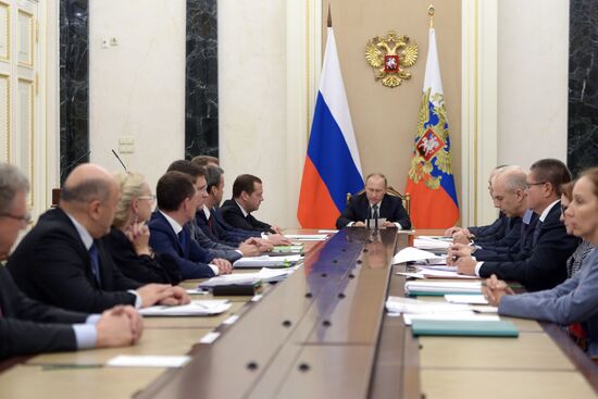 President Vladimir Putin holds meeting on forming federal budget