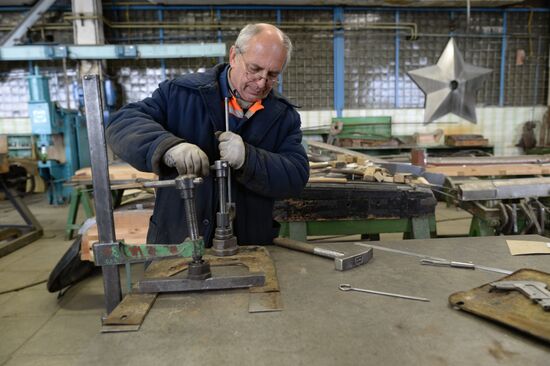 Luxury car repairs at ZIL car plant