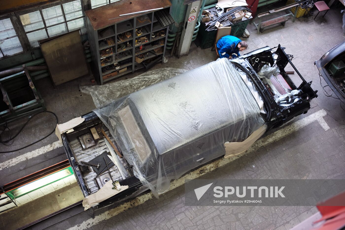 Luxury car repairs at ZIL car plant