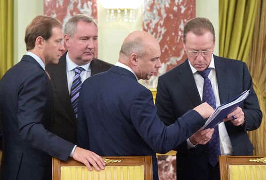 Russian Prime Minister Dmitry Medvedev held Russian federation government session