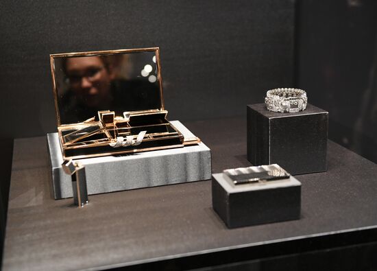 "Elegance and Splendour of Art Deco. The Kyoto Costume Institute, Jewelry Houses Cartier and Van Cleef & Arpels" exhibition