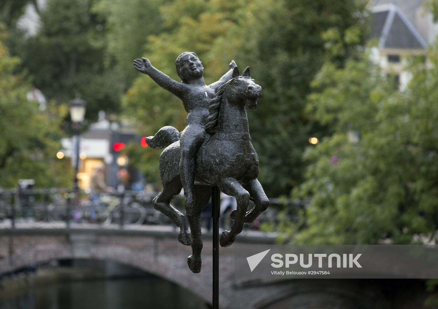 Cities of the world. Utrecht