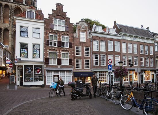 Cities of the world. Utrecht