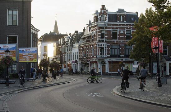 Cities of the world. Utrecht